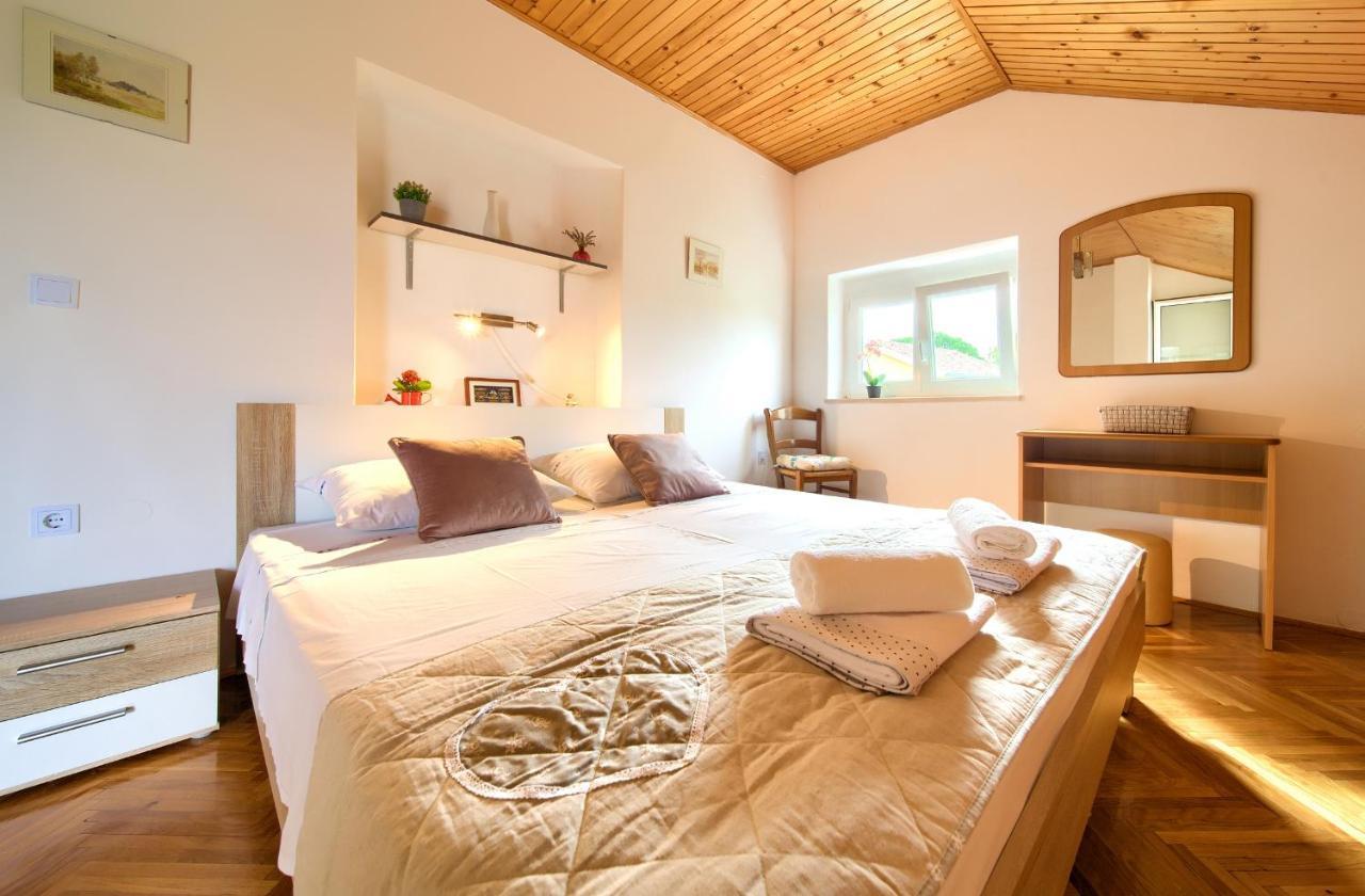 Apartment Lipovac Malinska Bagian luar foto