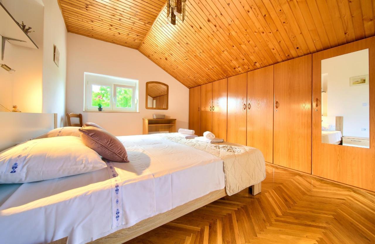 Apartment Lipovac Malinska Bagian luar foto